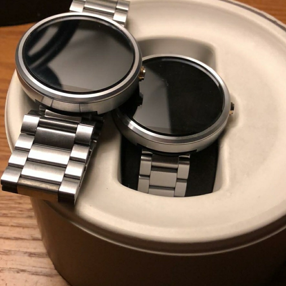 2 Moto 360 smartwatches - Picture 1 of 1